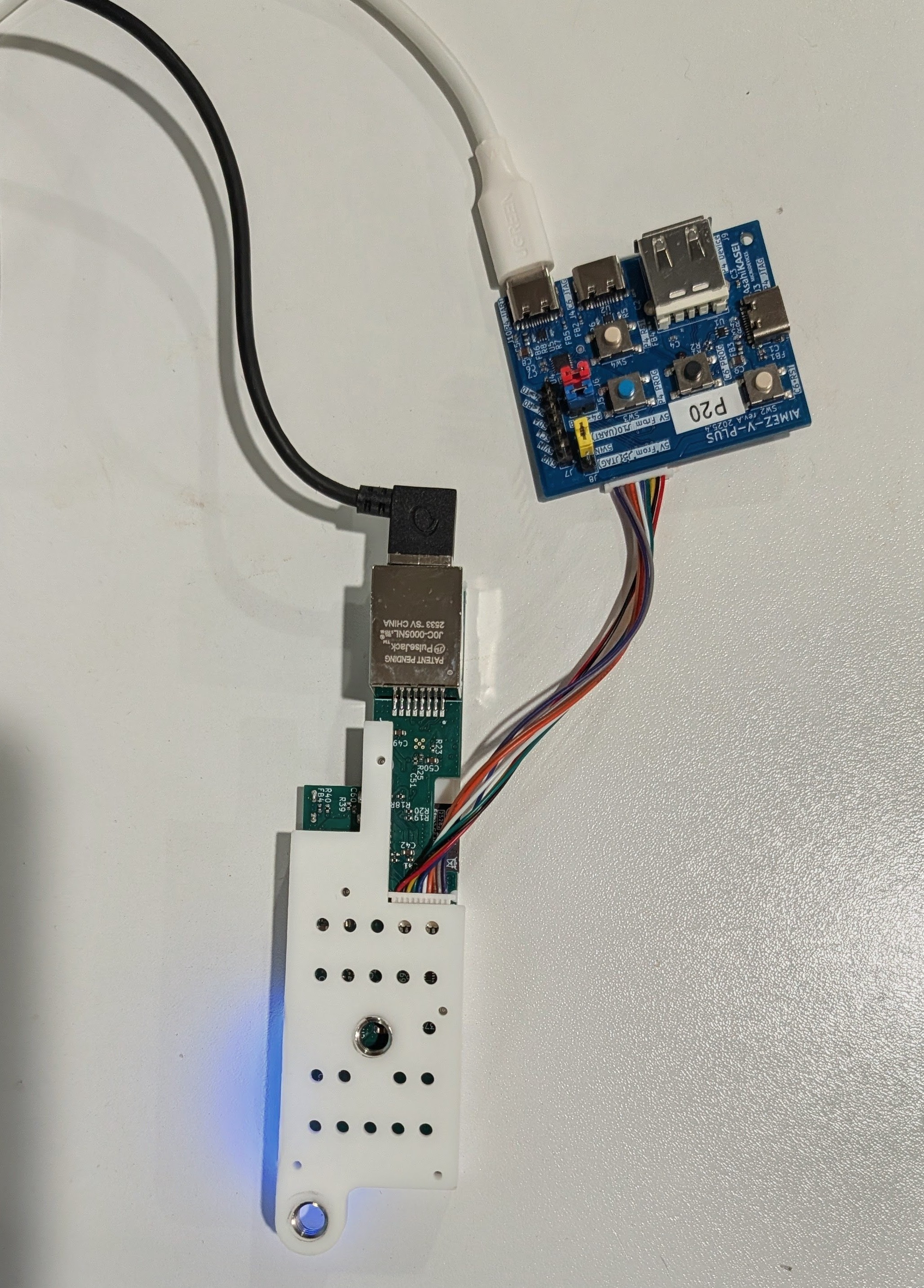 AIMEZ-V with AIMEZ-V-PLUS programmer connected